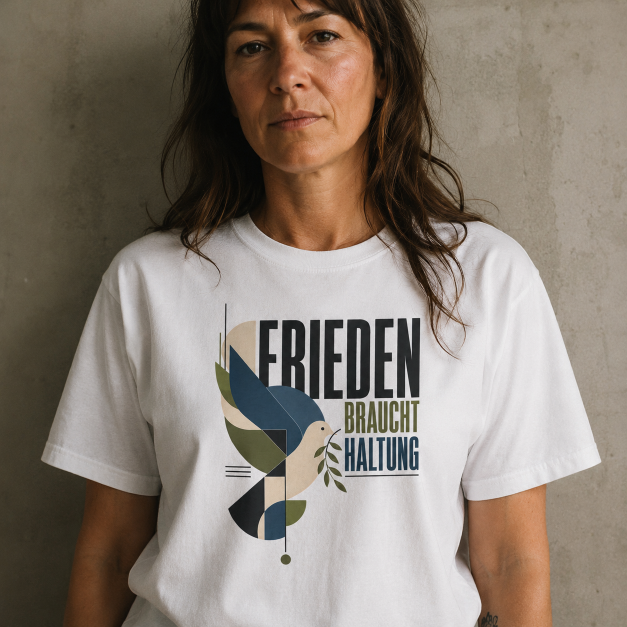 Frieden braucht Haltung - Basic T-Shirt