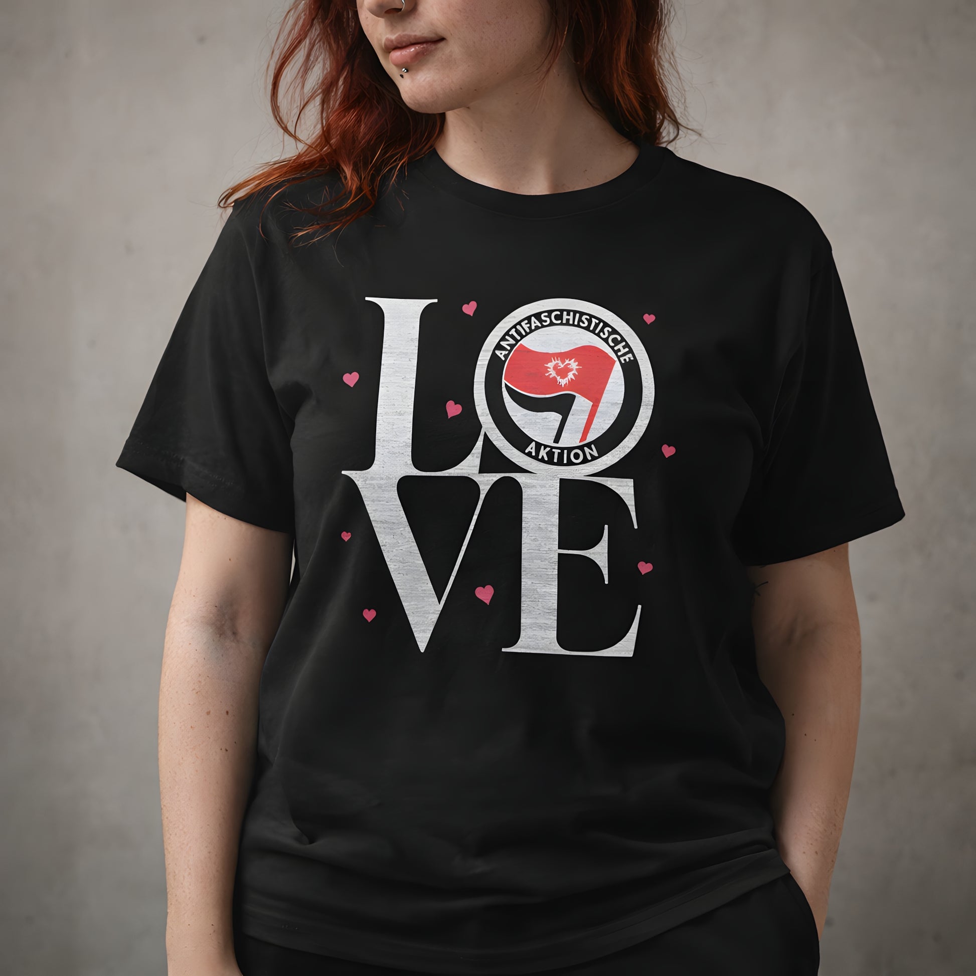 LOVE - Basic T-Shirt