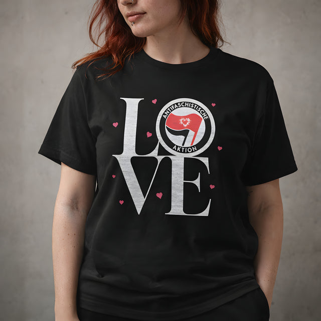 LOVE - Basic T-Shirt