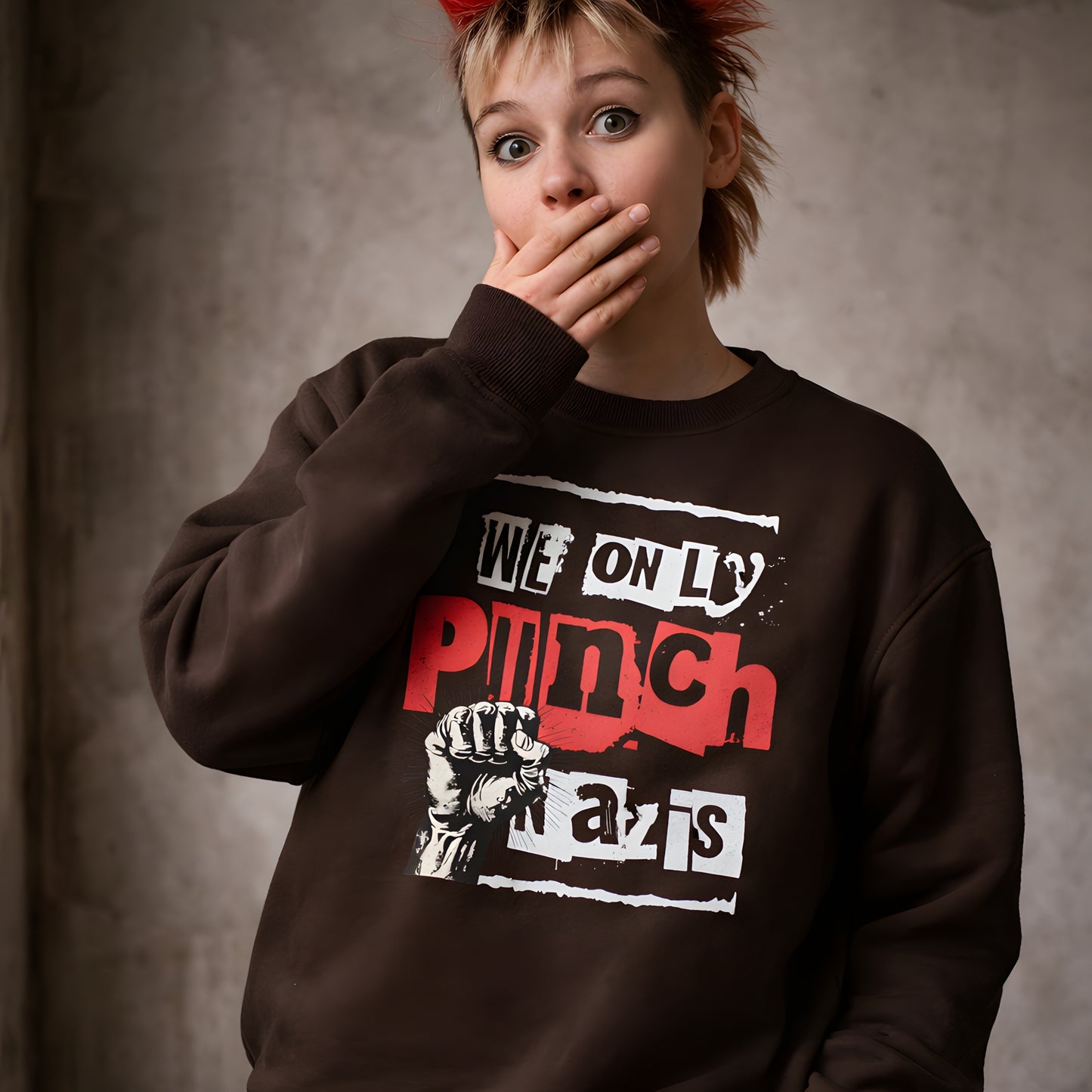 We only punch Nazis - Basic Sweatshirt